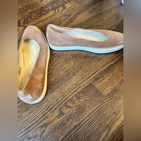 Like New UGGS Kammi Suede Slip-On Comfort Sneakers Flat - Picture 9 of 9